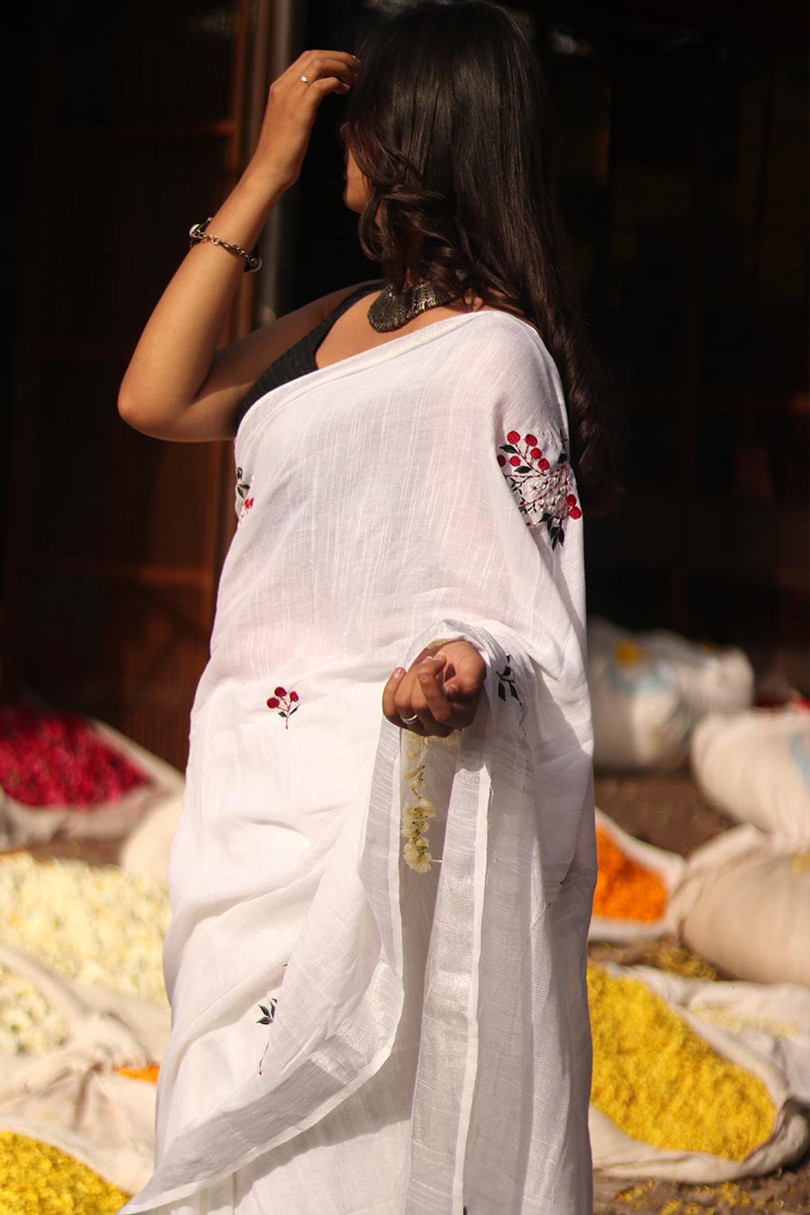 Gulzar Grace White Linen Saree With Unstitched Blouse
