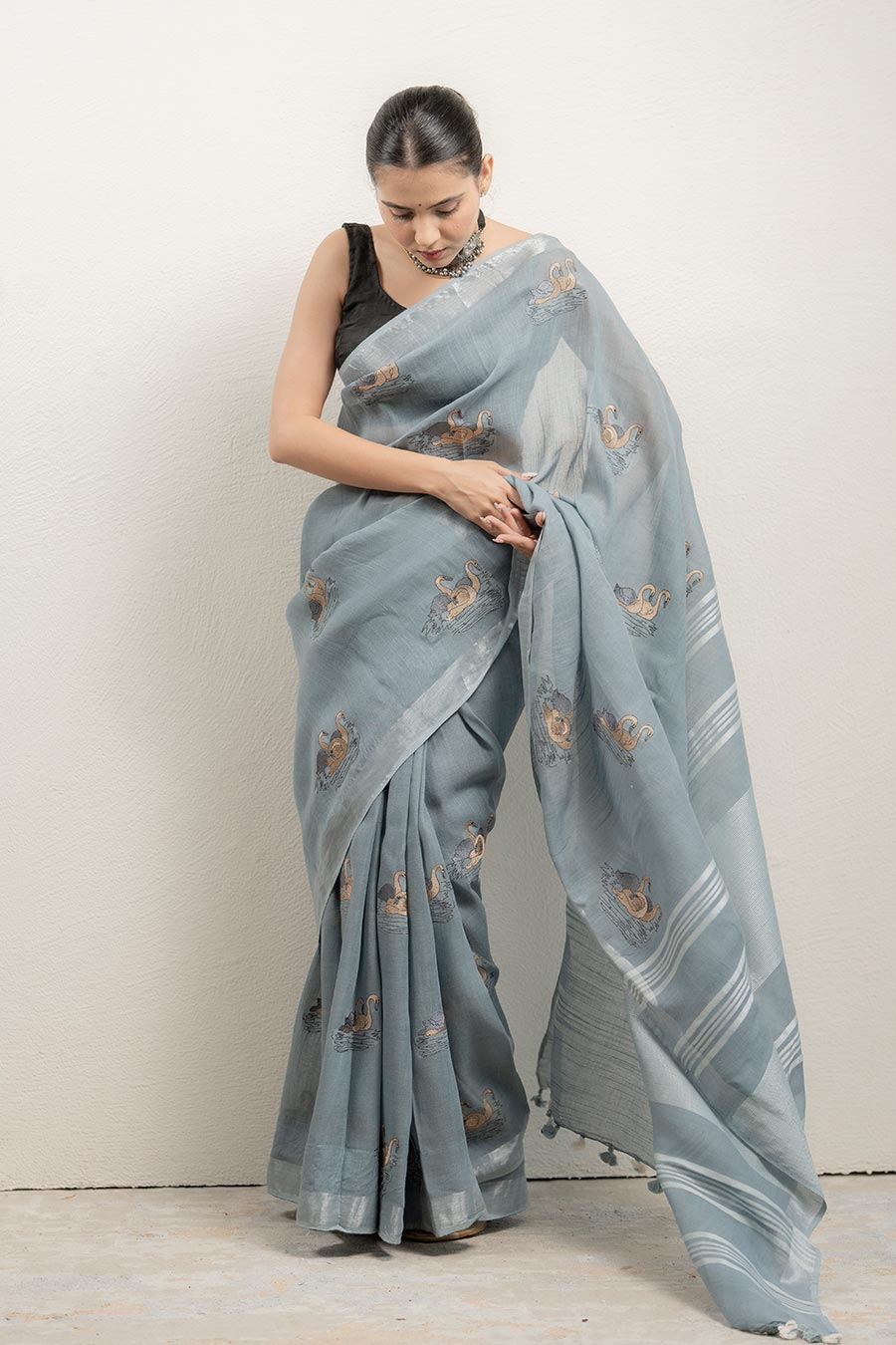 Noor-E-Hans Grey Linen Saree With Unstitched Blouse
