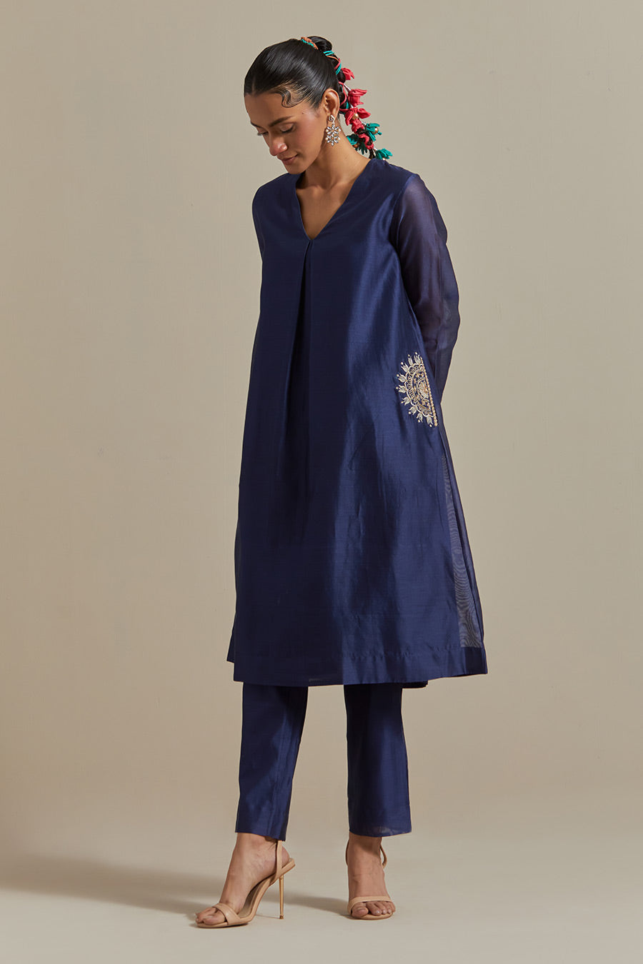 Blue Embroidered Chanderi Kurta Set (Set Of 3)