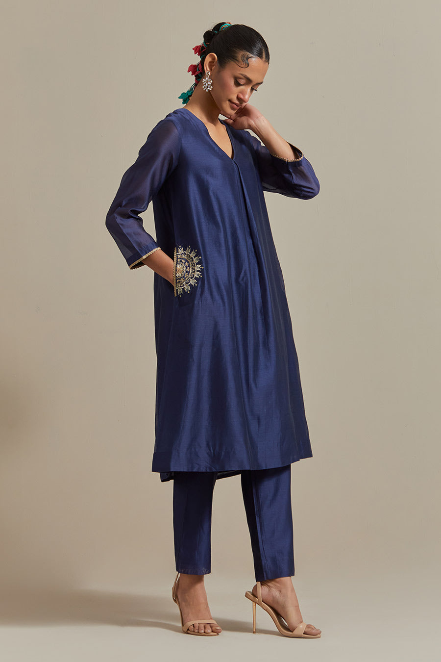 Blue Embroidered Chanderi Kurta Set (Set Of 3)