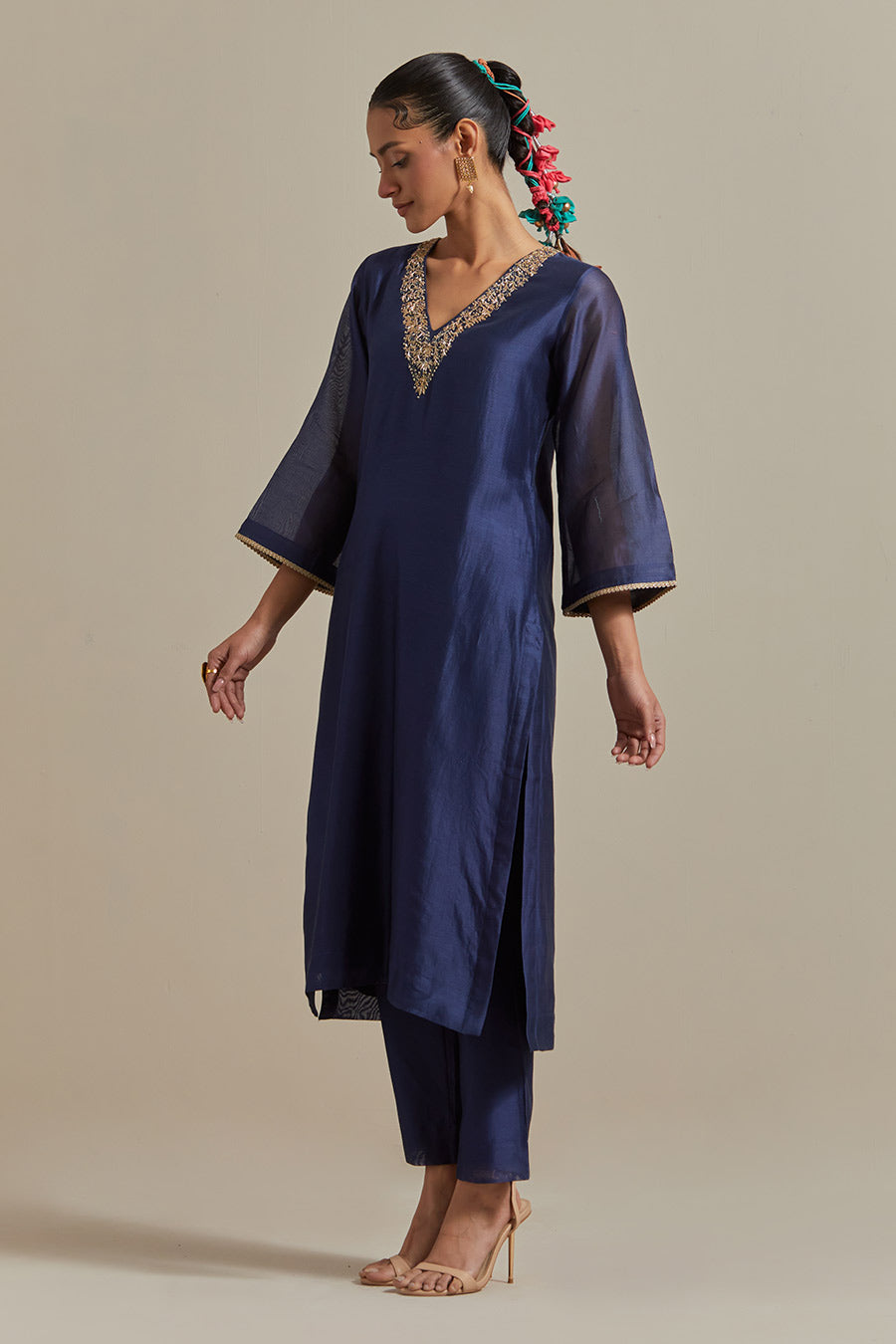 Blue Embroidered Straight Kurta & Pant (Set Of 2)