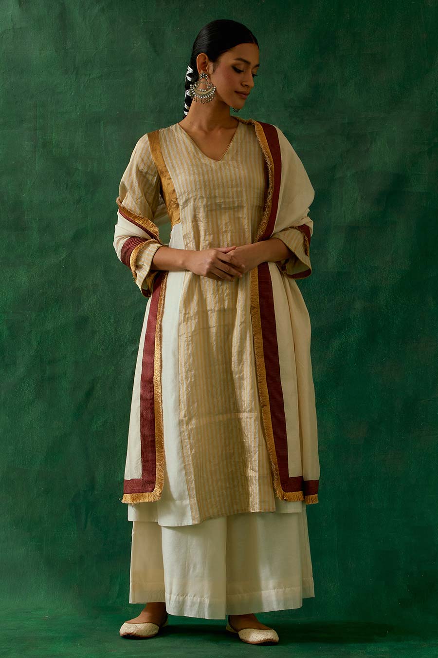 Off-White Colour-Blocked Gold Zari Kurta Set (Set Of 3)