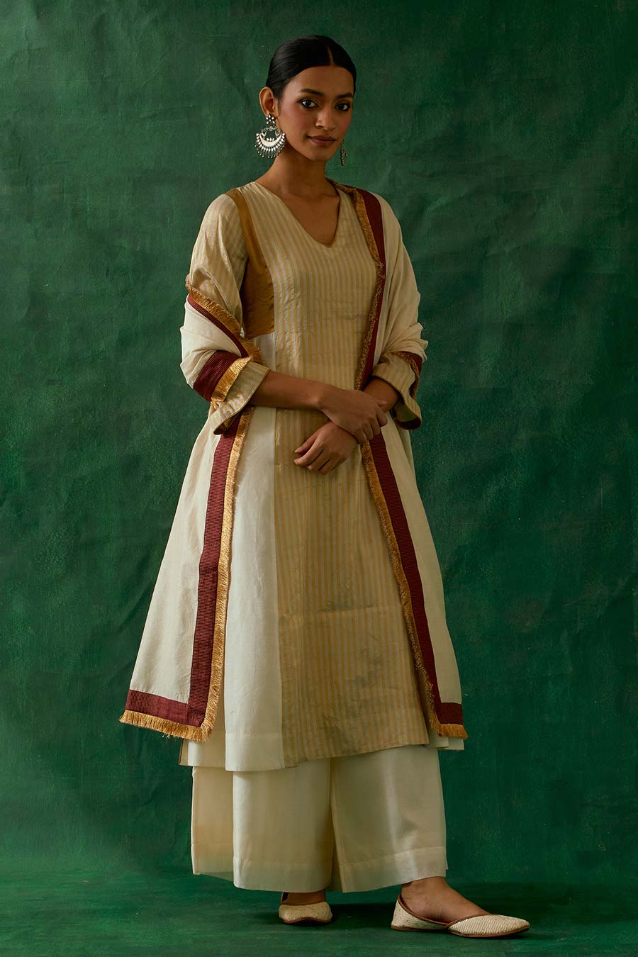 Off-White Colour-Blocked Gold Zari Kurta Set (Set Of 3)