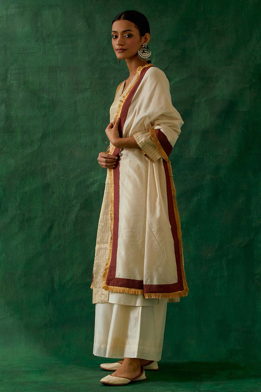 Off-White Colour-Blocked Gold Zari Kurta Set (Set Of 3)