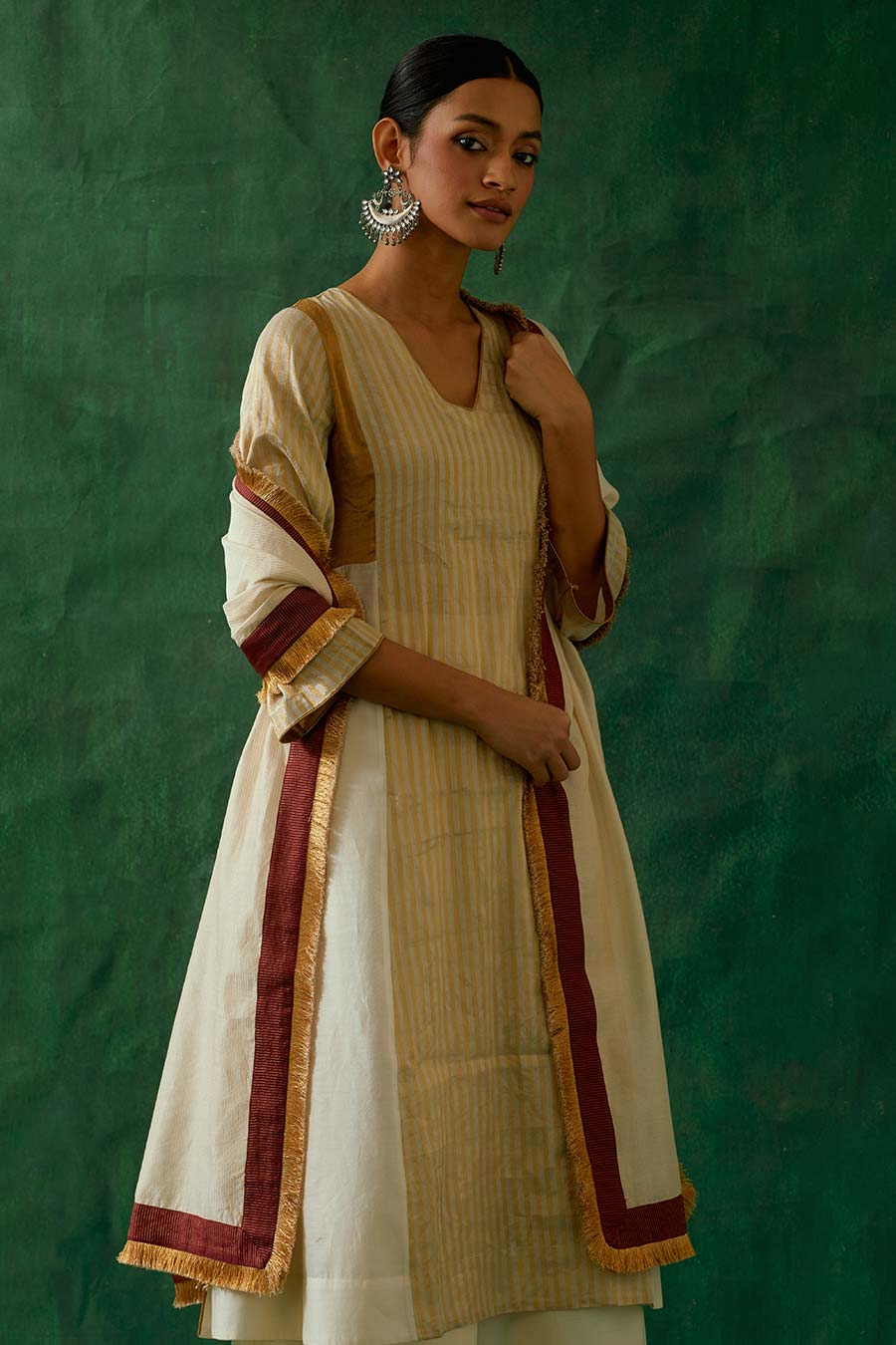 Off-White Colour-Blocked Gold Zari Kurta Set (Set Of 3)