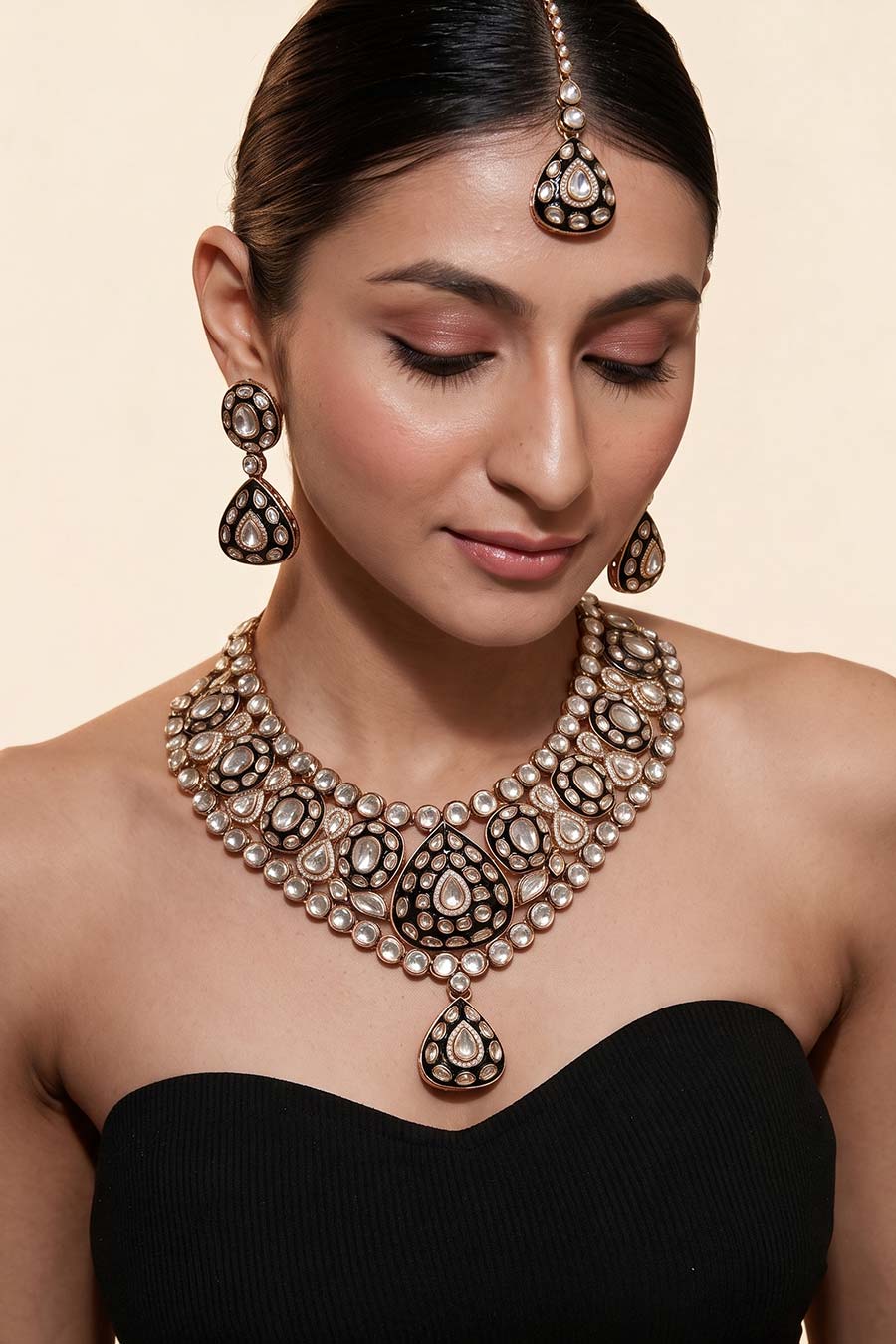 Emerald Kundan Polki Necklace Earring & Maang Teeka Set