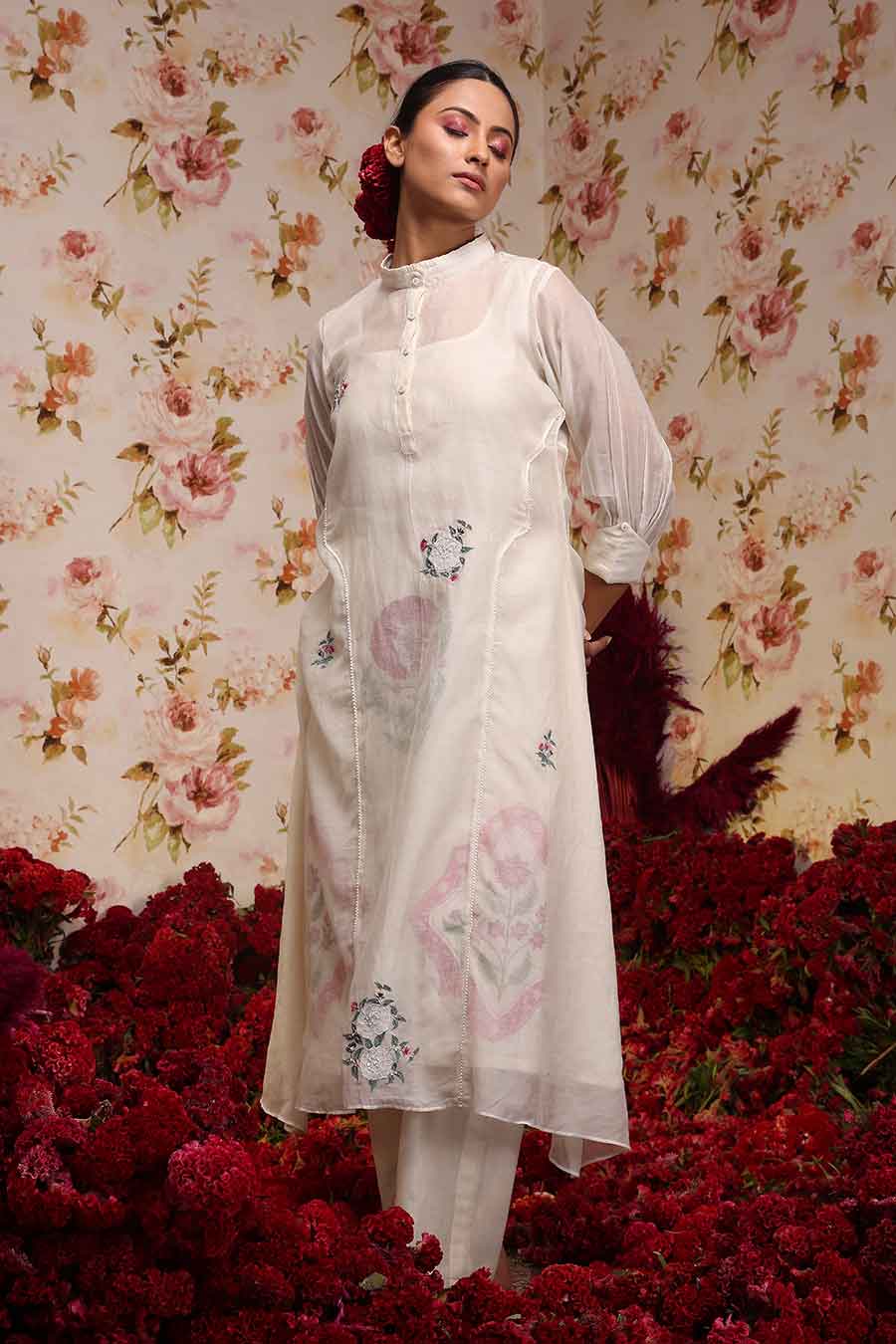 Ivory Chanderi Silk Embroidered Kurta & Pant Set