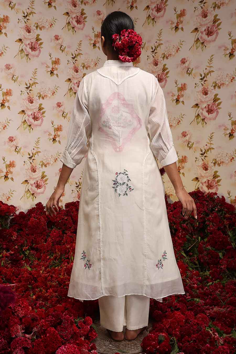 Ivory Chanderi Silk Embroidered Kurta & Pant Set