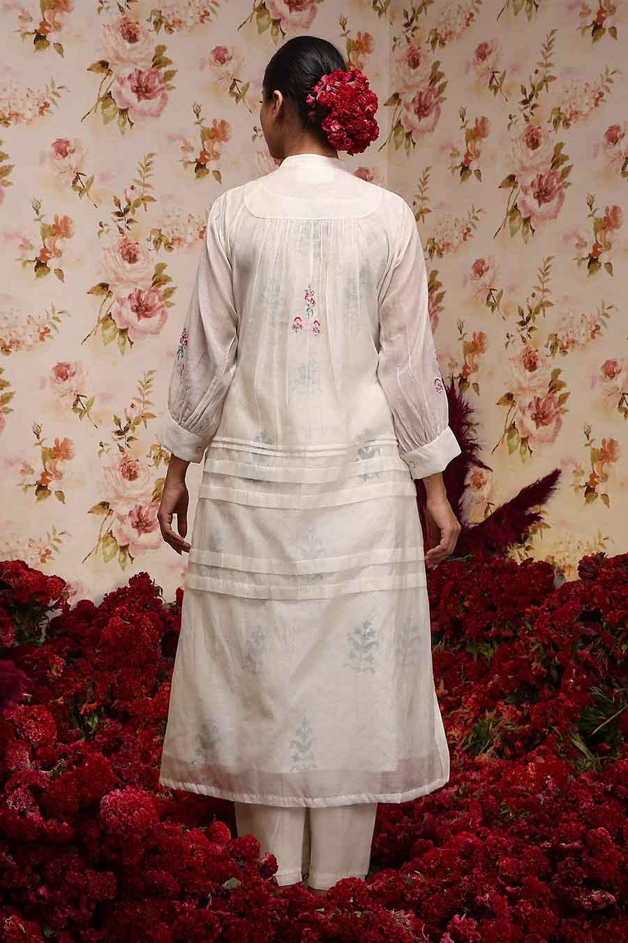 Ivory Chanderi Silk Embroidered Kurta & Pant Set