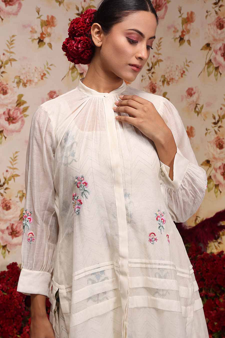 Ivory Chanderi Silk Embroidered Kurta & Pant Set