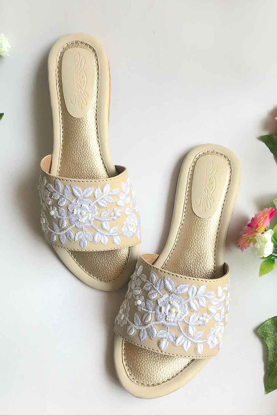 Baroque Creme Flats