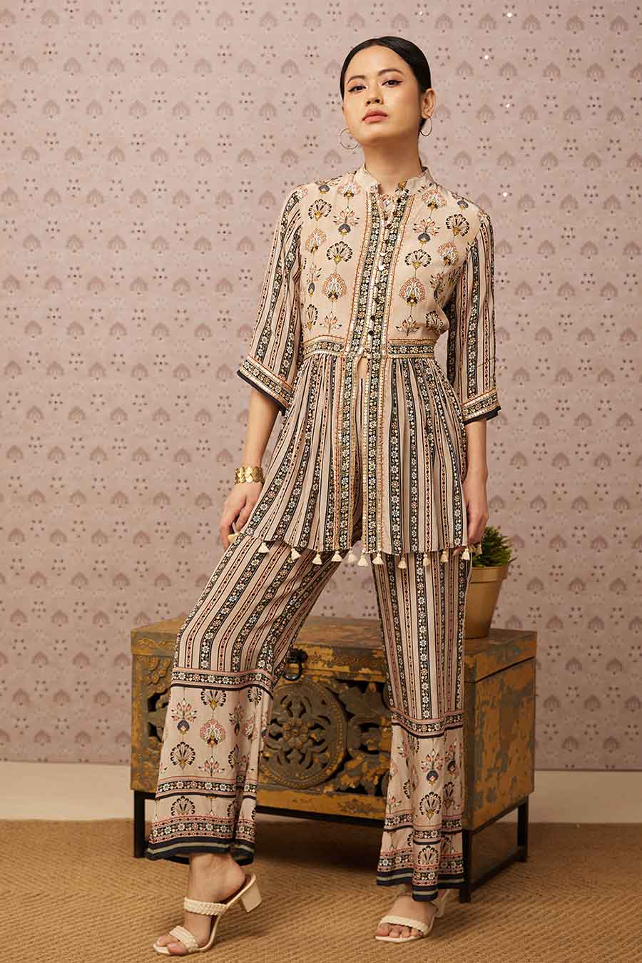 Sarouk Embroidered Kurta Set