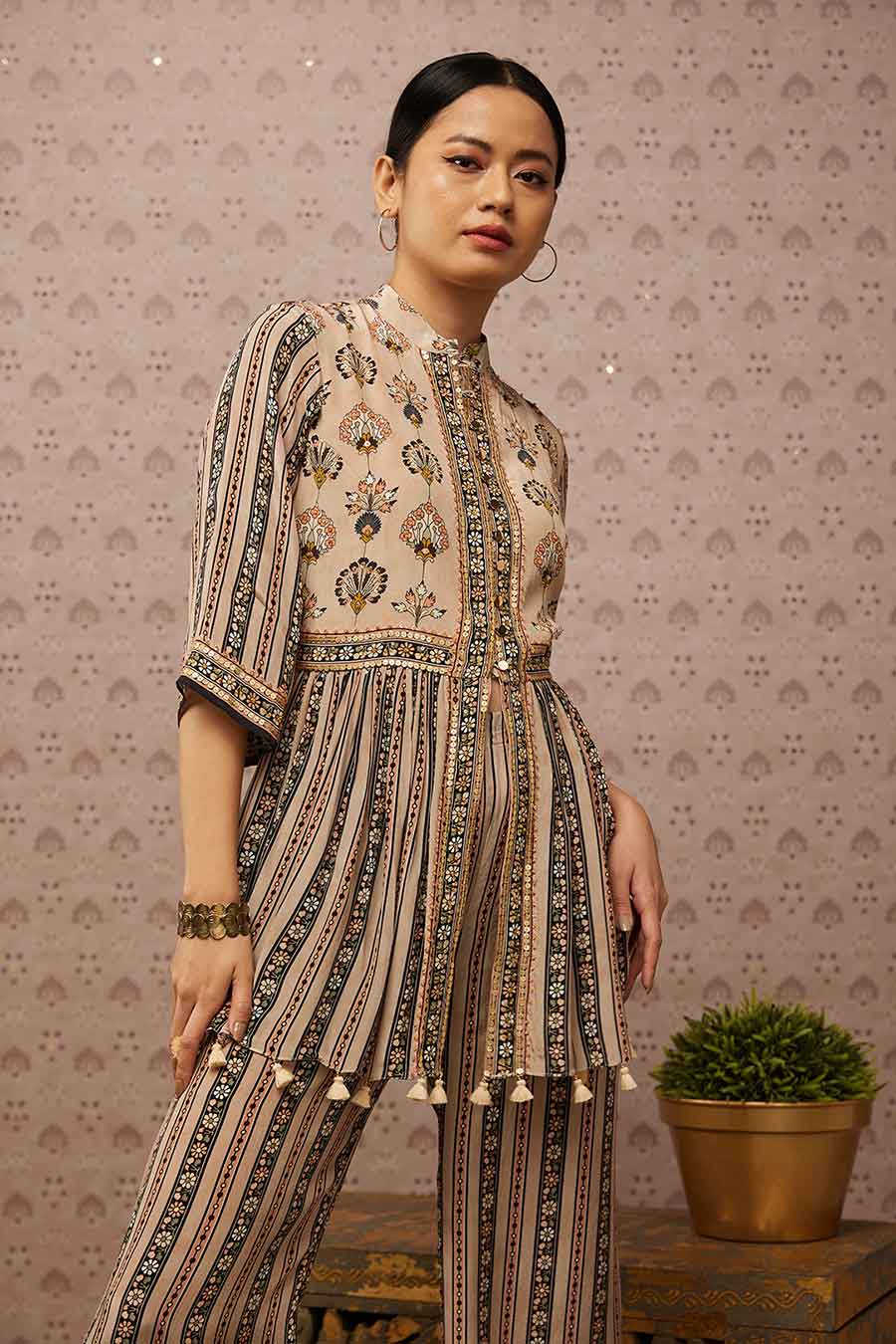 Sarouk Embroidered Kurta Set