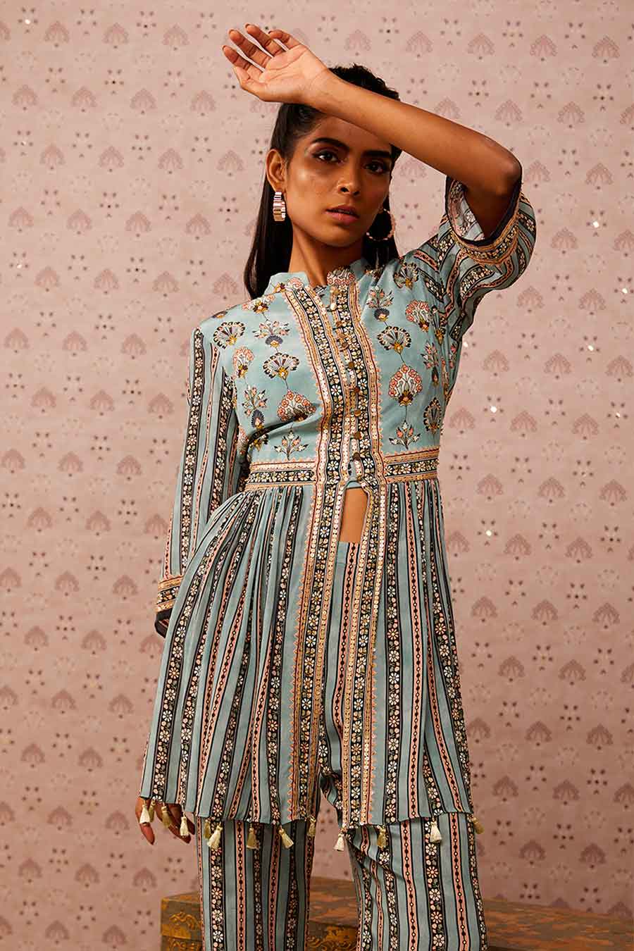 Sarouk Embroidered Kurta Set