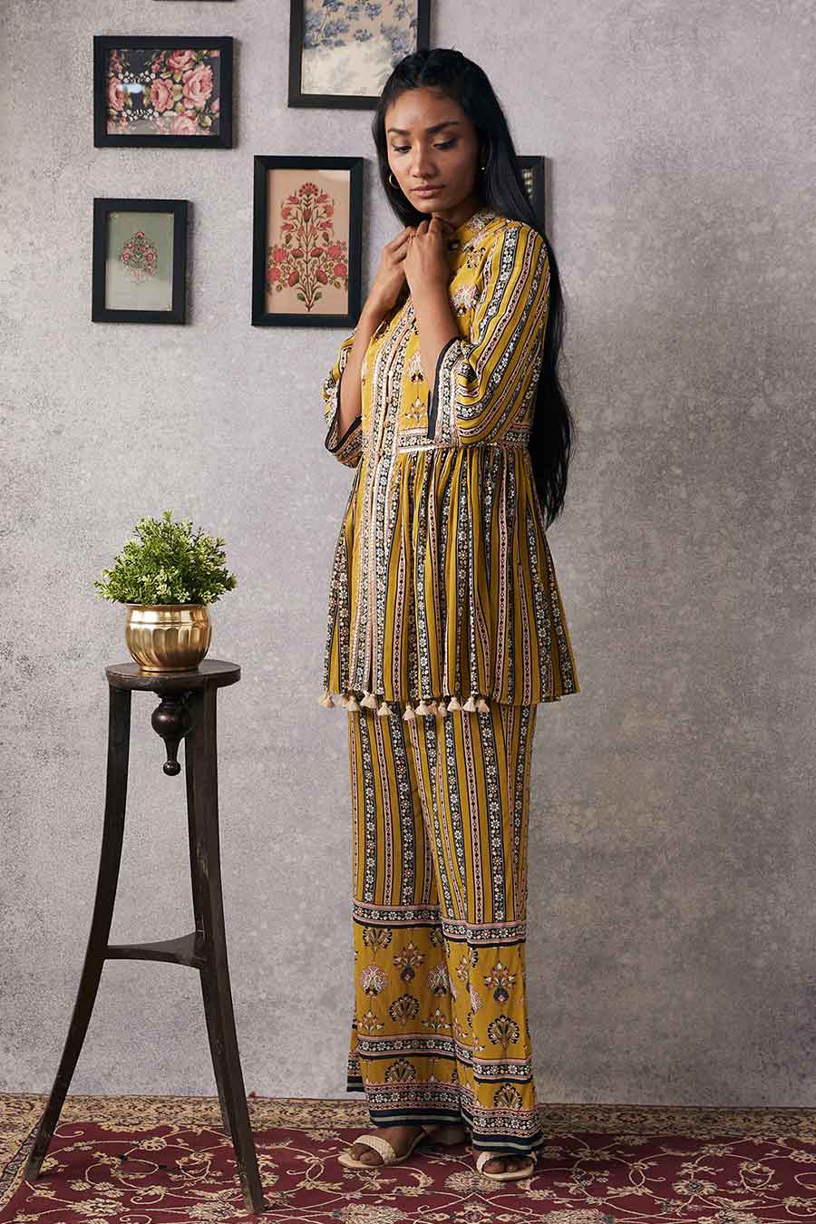 Sarouk Embroidered Kurta Set