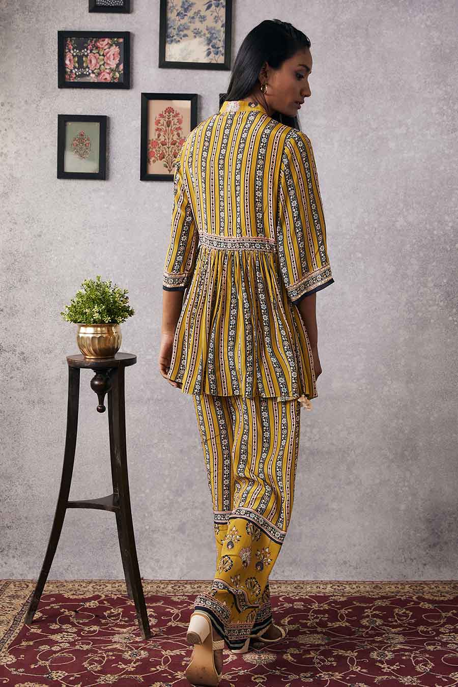 Sarouk Embroidered Kurta Set