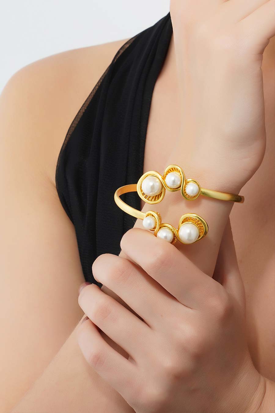 Twist in The Tale - Pearl Cuff Bangle