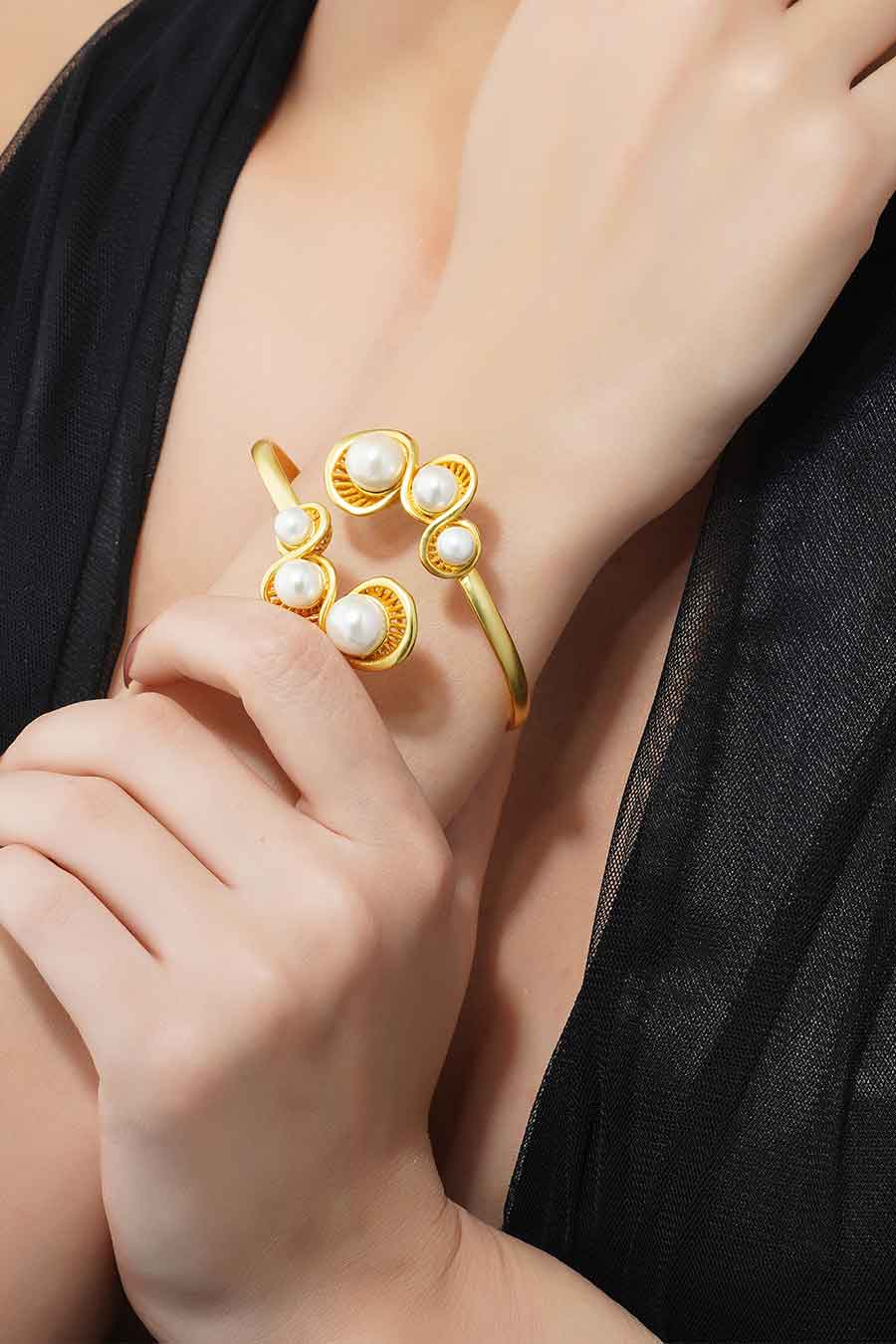 Twist in The Tale - Pearl Cuff Bangle