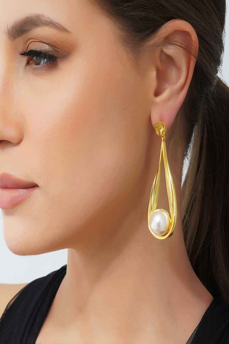 Make Dreams Work - Gold Plated Pearl Earrings