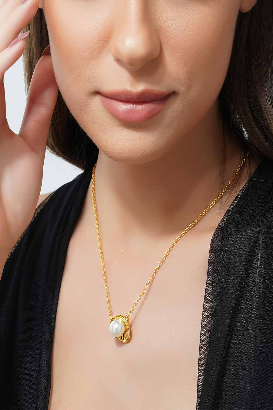 Pearl Zoned - Gold Plated Pendant Necklace