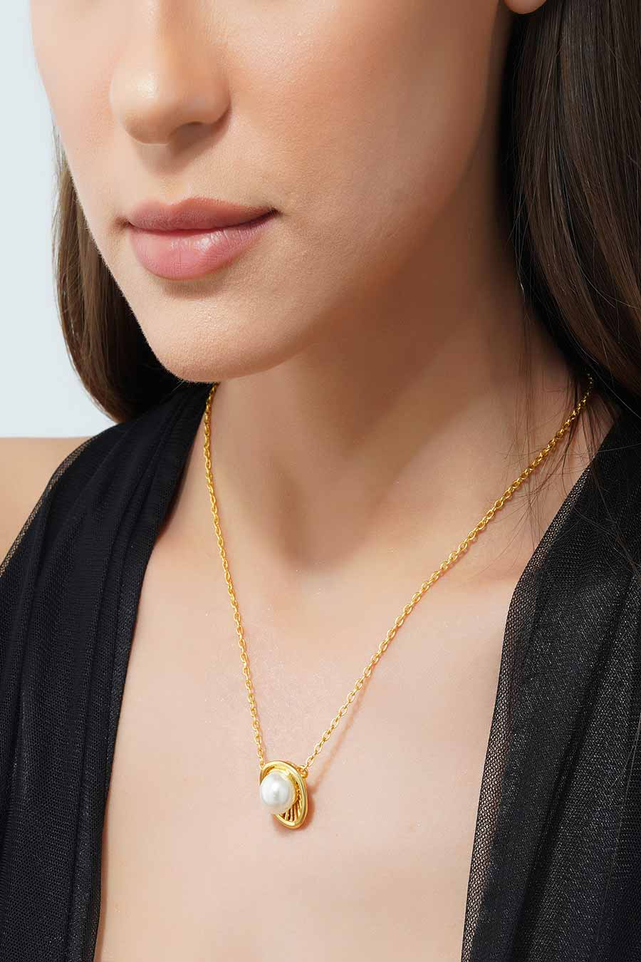 Pearl Zoned - Gold Plated Pendant Necklace