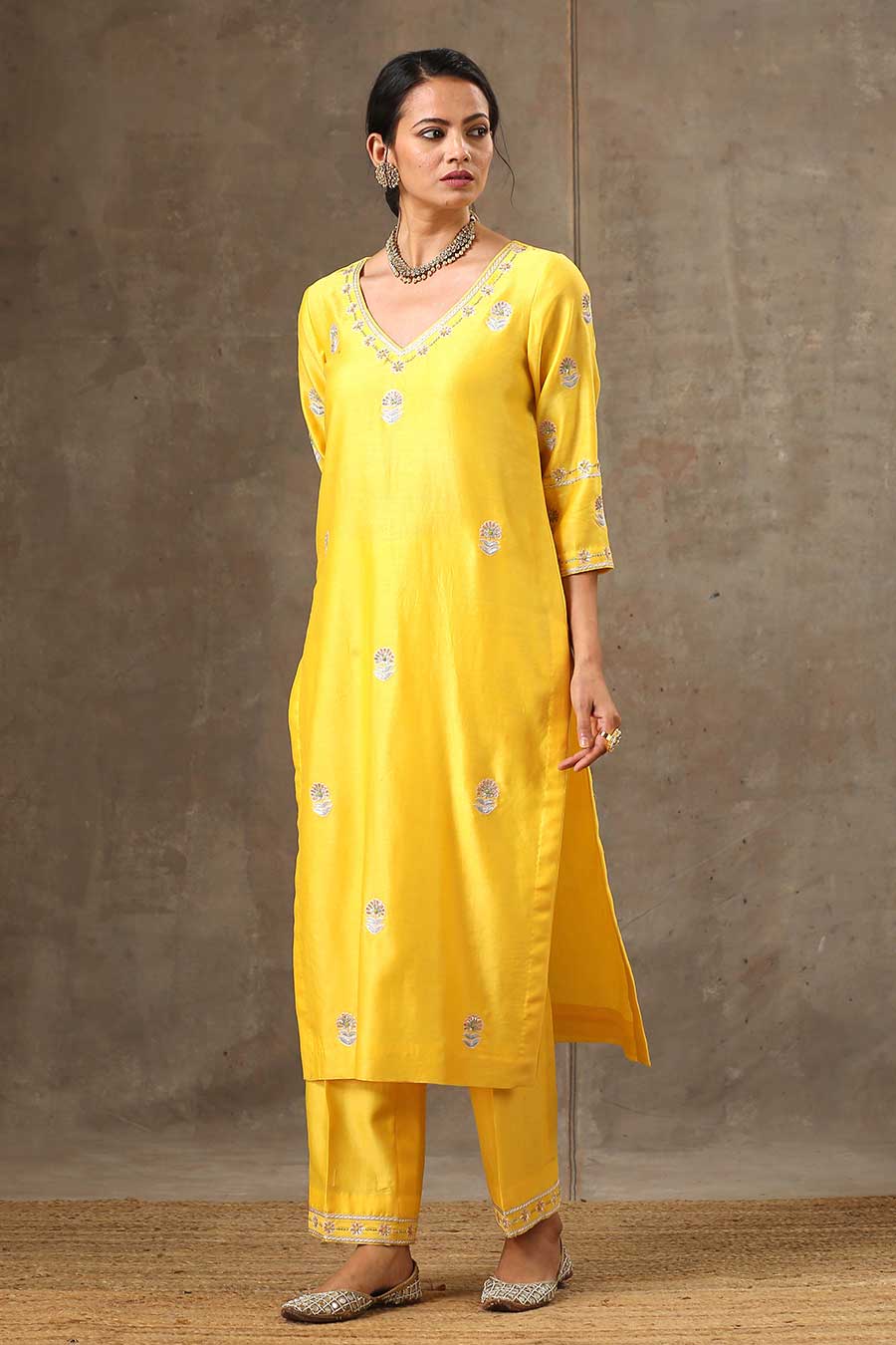 Malhaar Yellow Chanderi Silk Kurta & Pant Set (2 Pc)