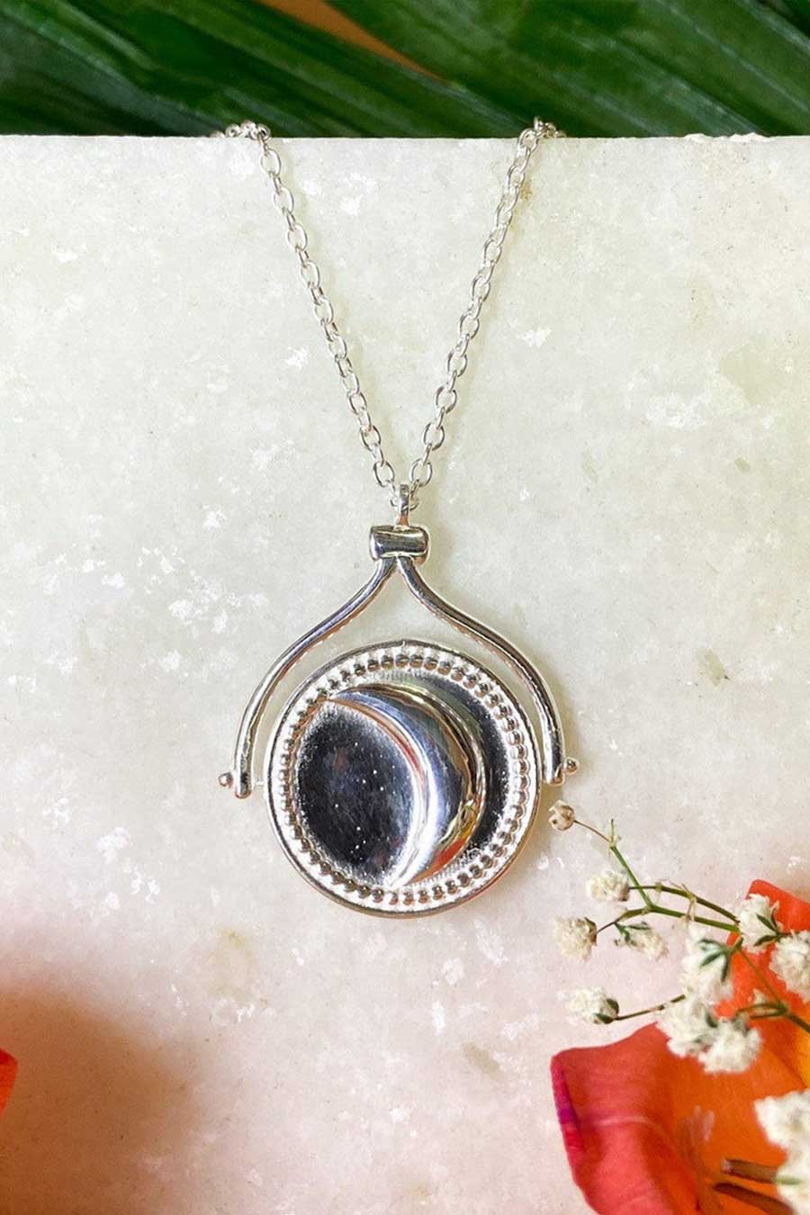 Rotating Kismet Pendant Necklace in 925 Silver