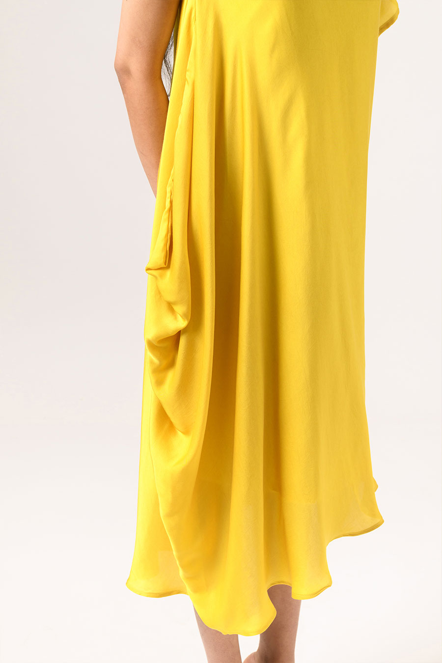 Yellow-Wine One-Shoulder Drape Dress