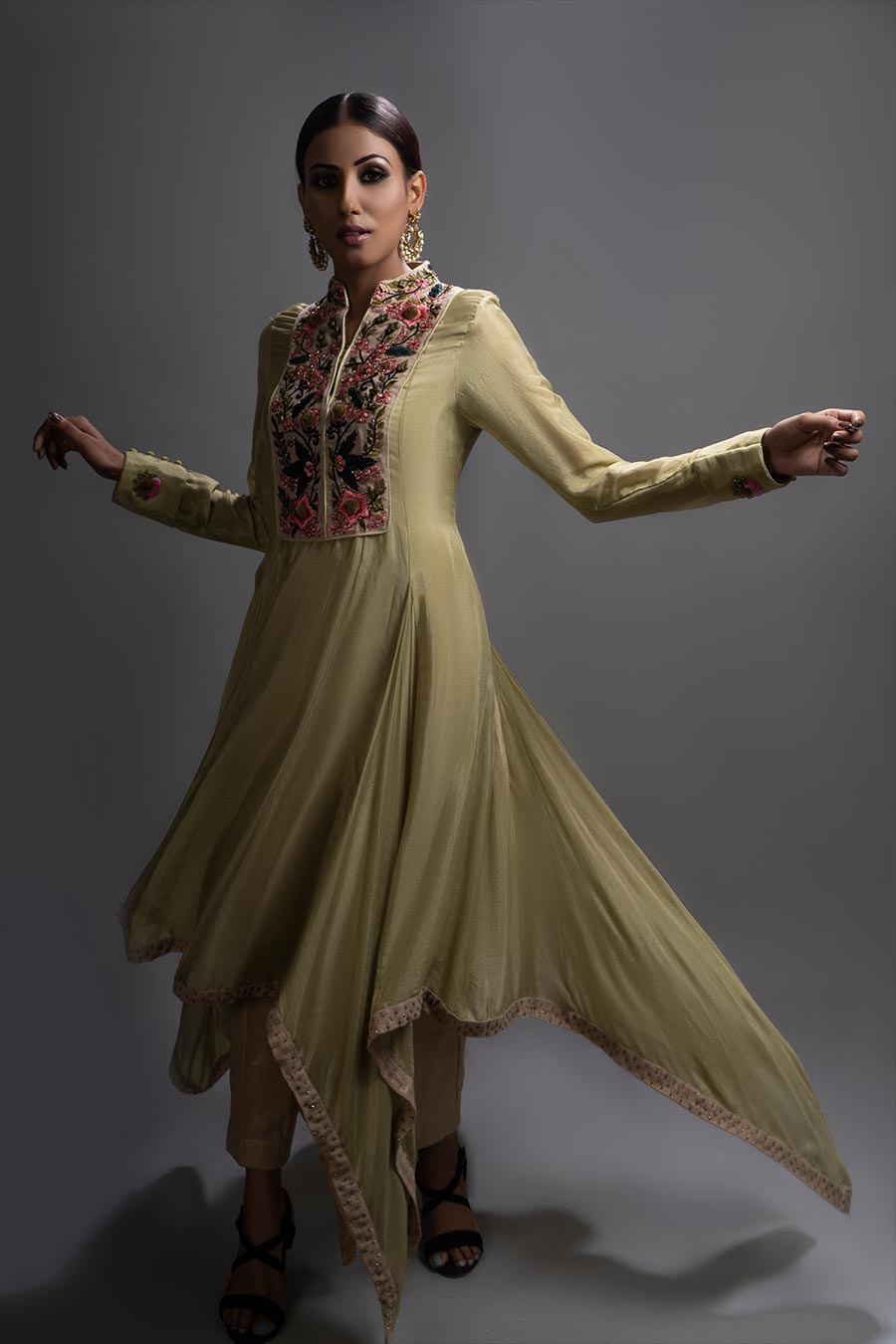 Green Embellished Kurta & Pants Set