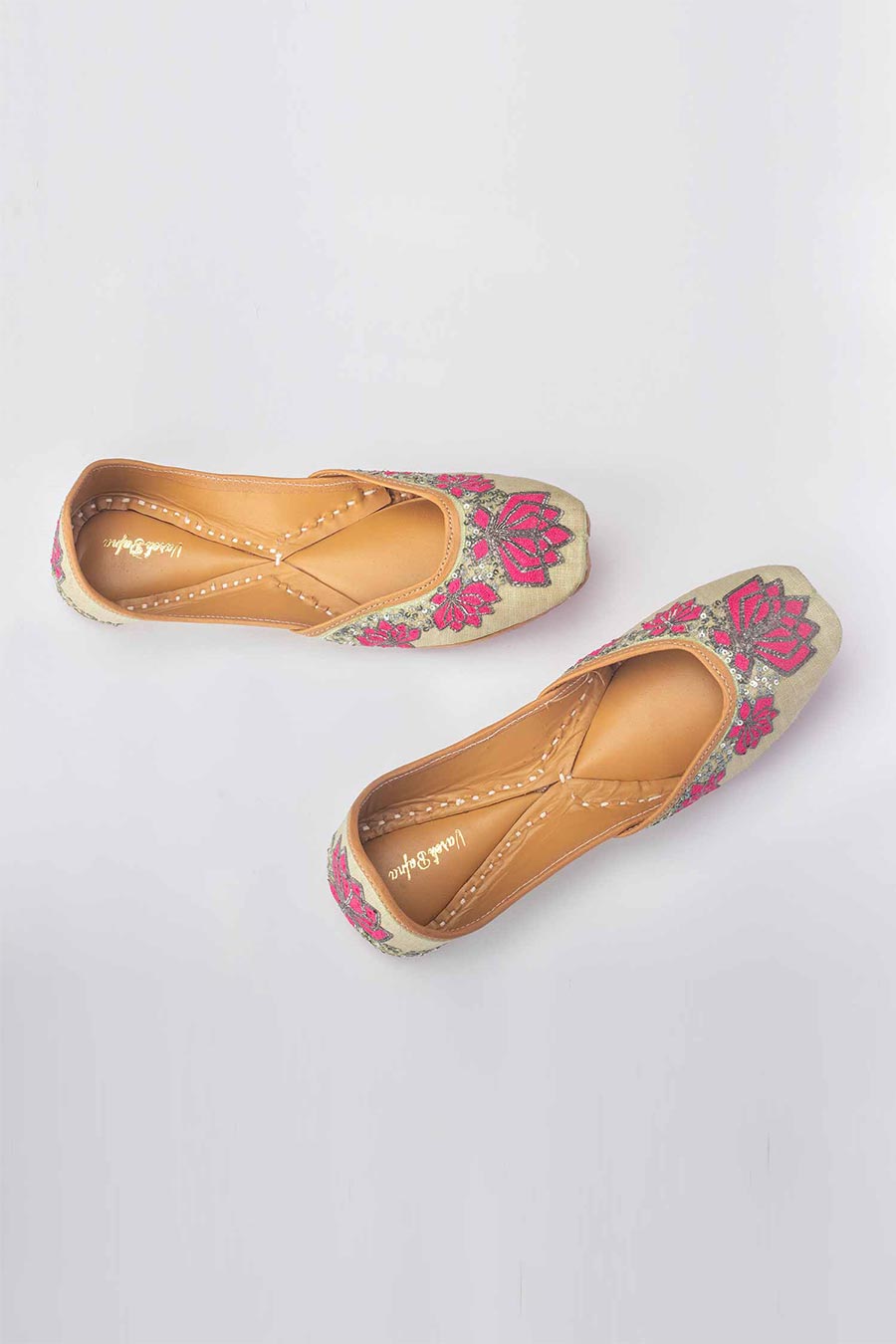 Geometric Lotus Embroidered Green Jutti