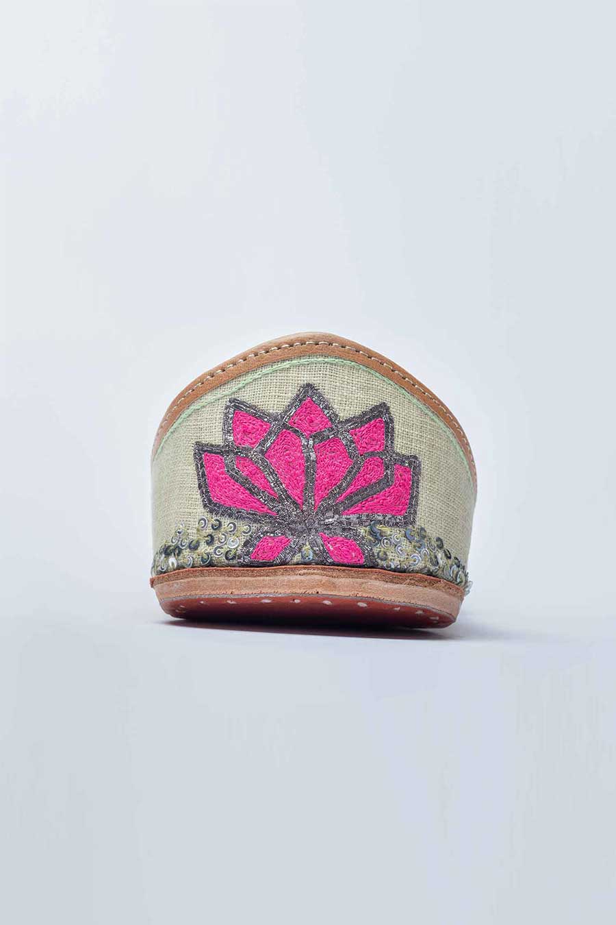 Geometric Lotus Embroidered Green Jutti