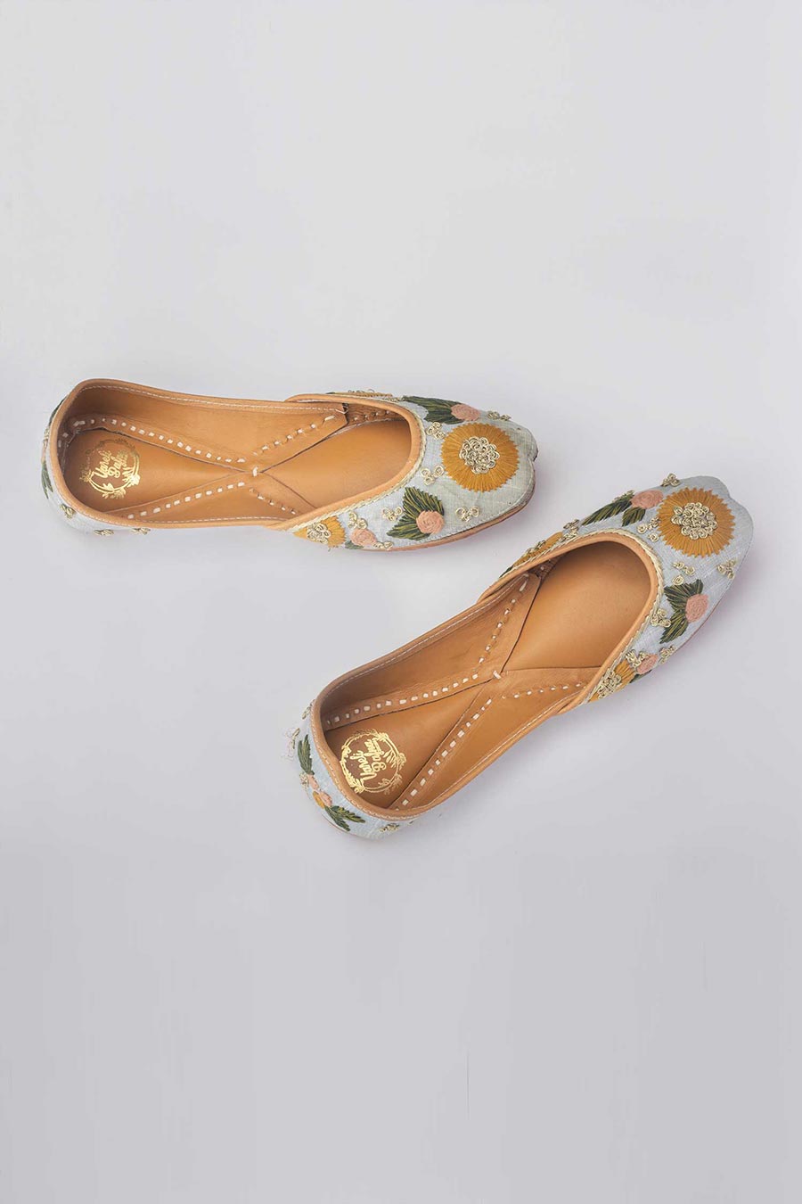 Hand Embroidered Blue Floral Jutti