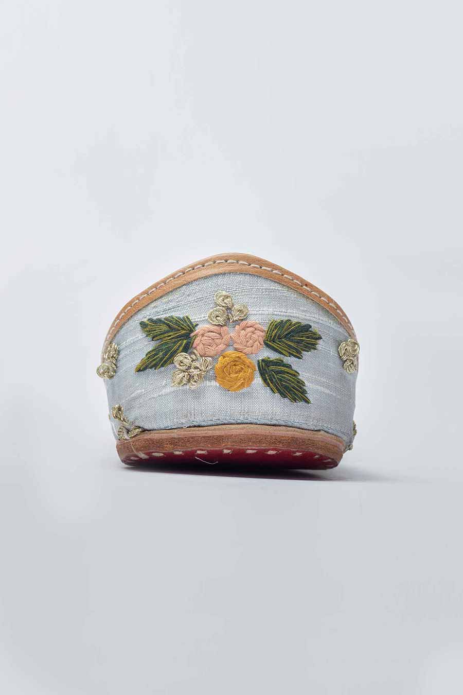 Hand Embroidered Blue Floral Jutti
