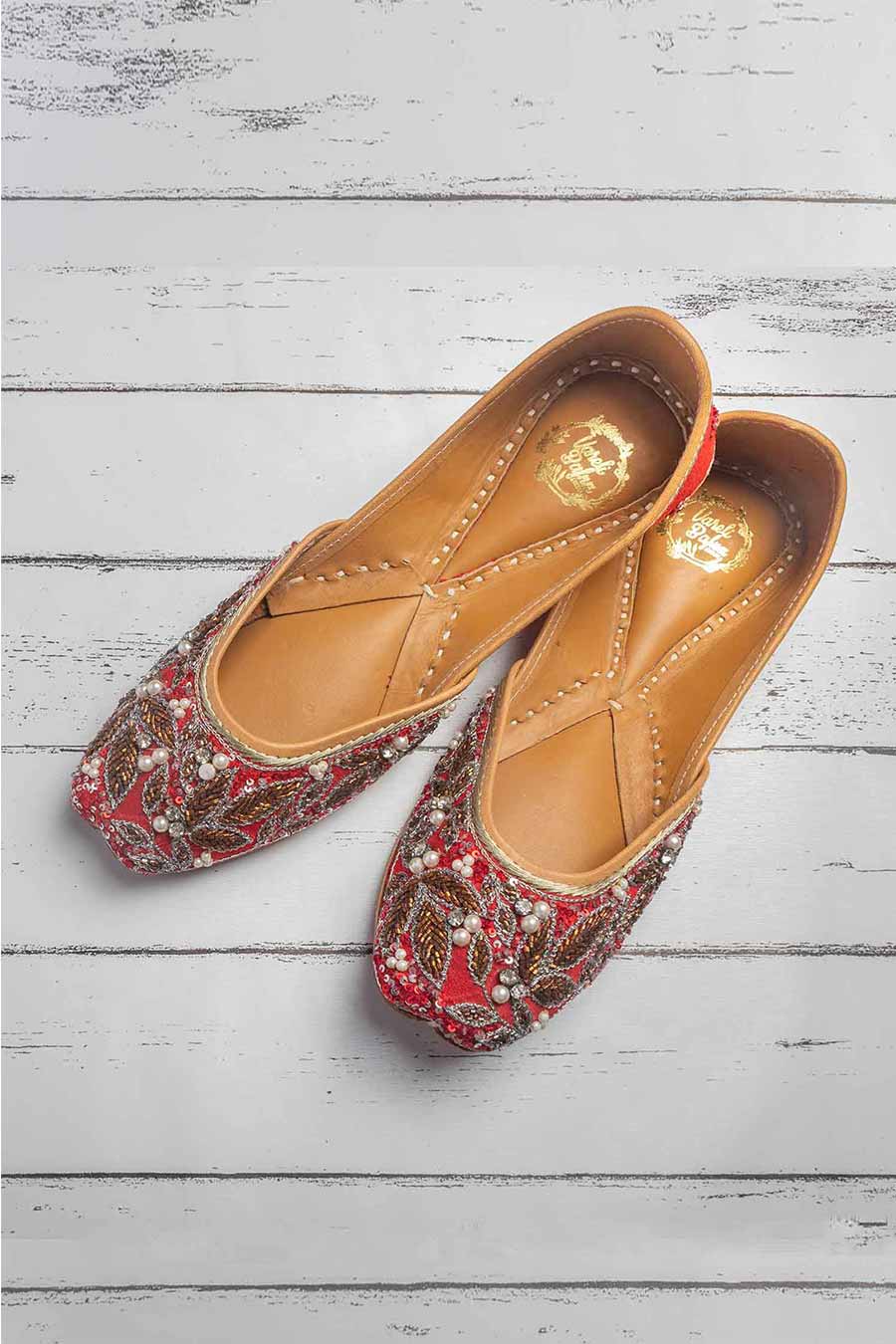 Hand Embroidered Red Floral Jutti