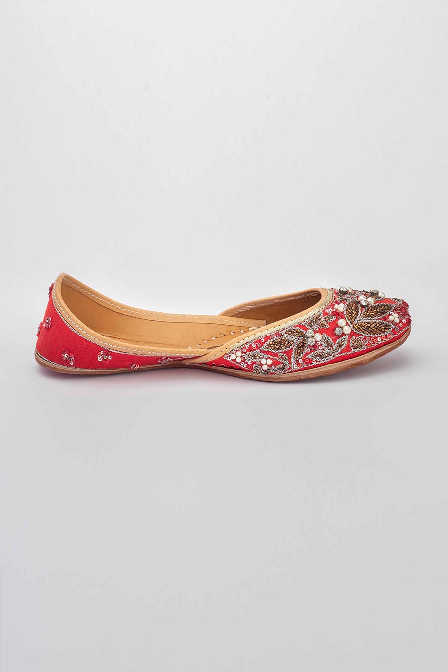 Hand Embroidered Red Floral Jutti