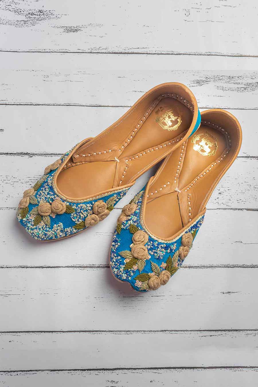 Hand Embroidered Blue Floral Jutti