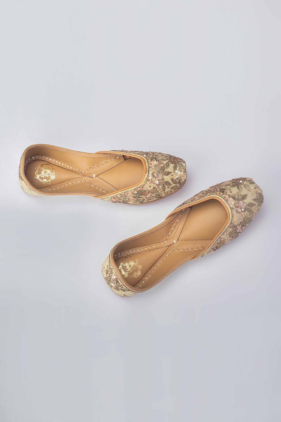 Floral Embroidered Beige Jutti