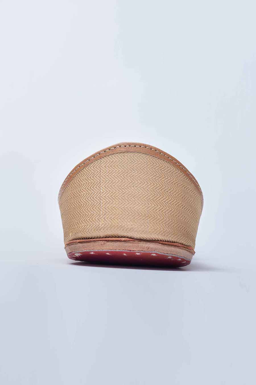 Brown Jutti With Floral Print & Zari