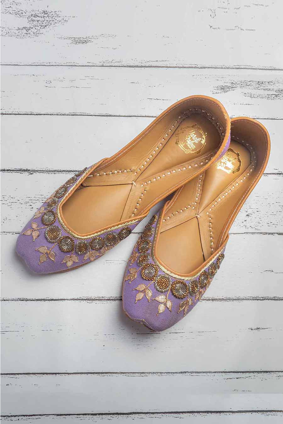 Hand Embroidered Purple Floral Jutti