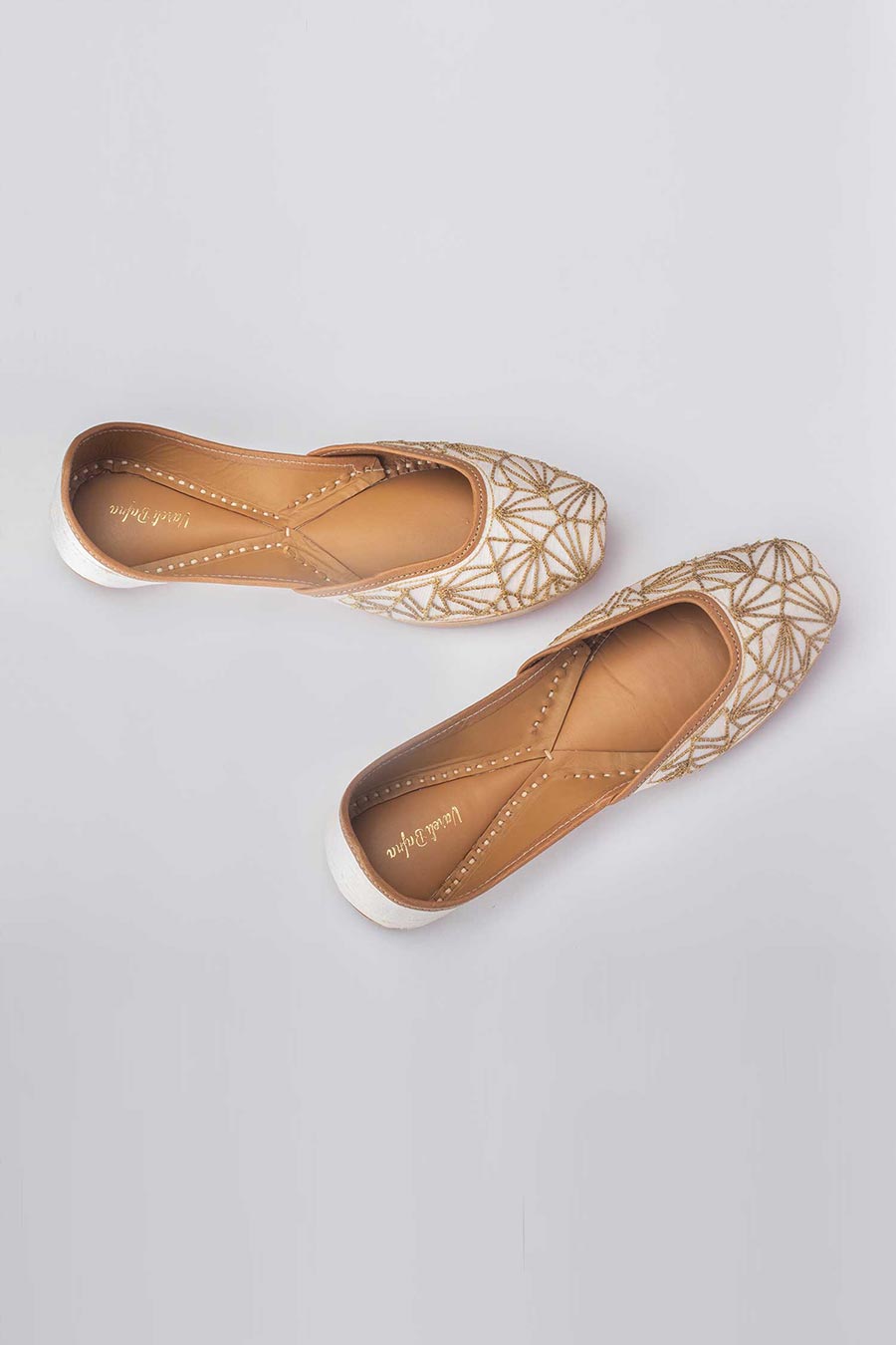 Gold Jaal Embroidered White Jutti
