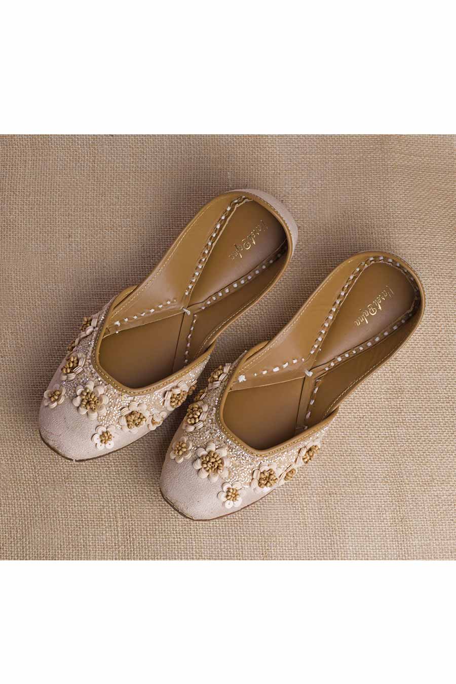 Sunheri Peony - Embroidered Beige Jutti