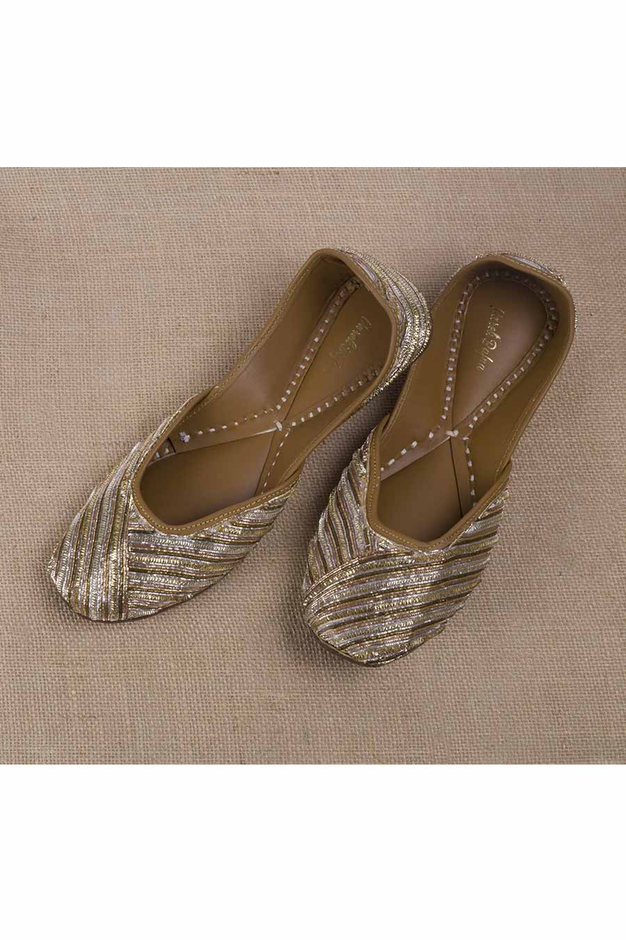 Nargis - Gold & Silver Zari Embroidered Jutti