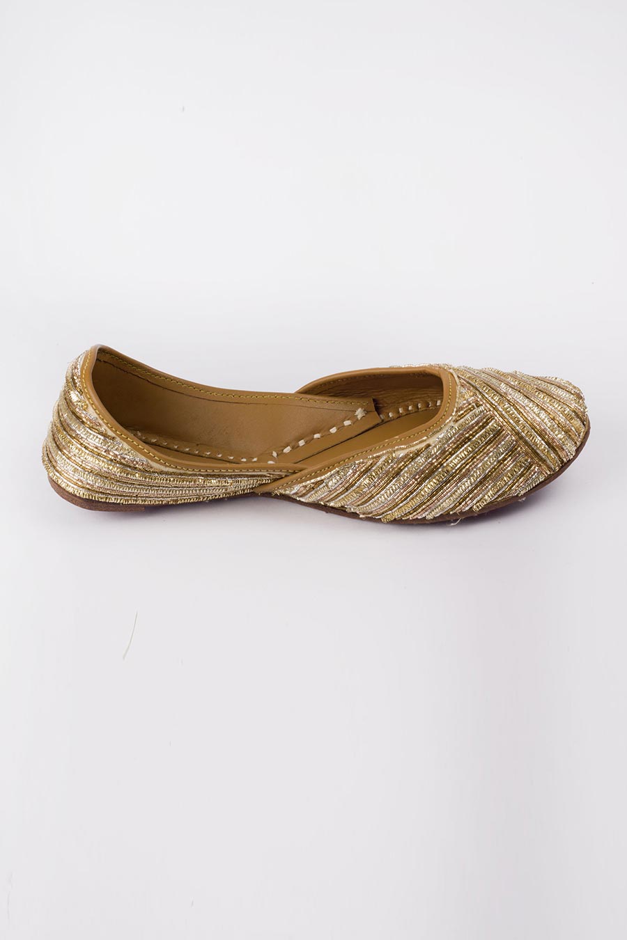 Nargis - Gold & Silver Zari Embroidered Jutti