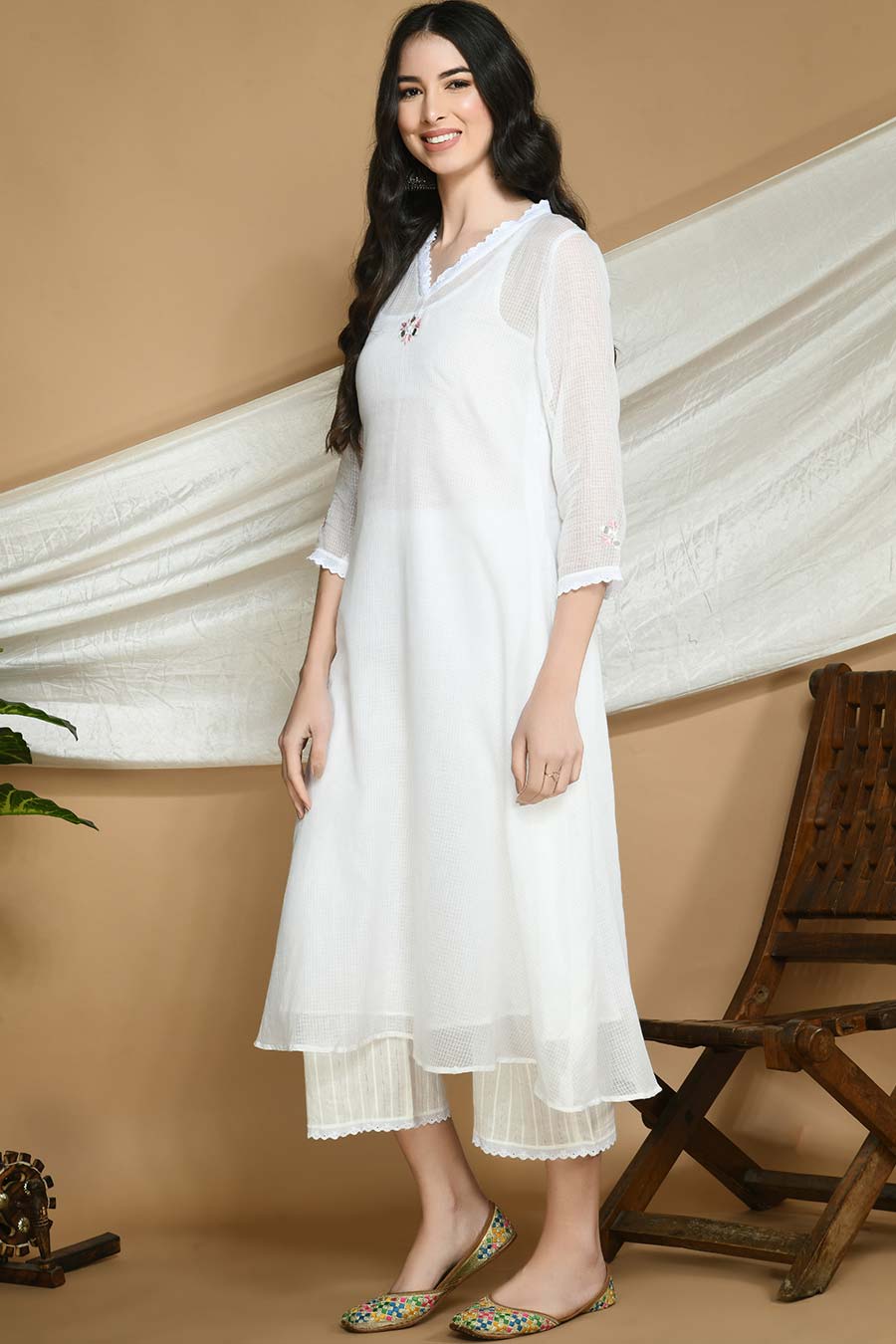 White Kurta Set With Organza Stole