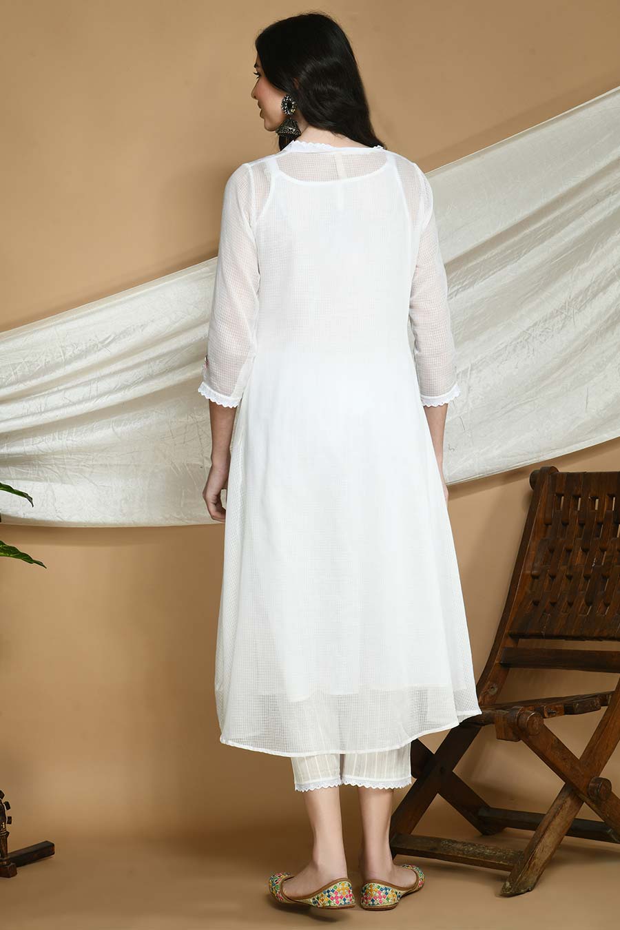 White Kurta Set With Organza Stole