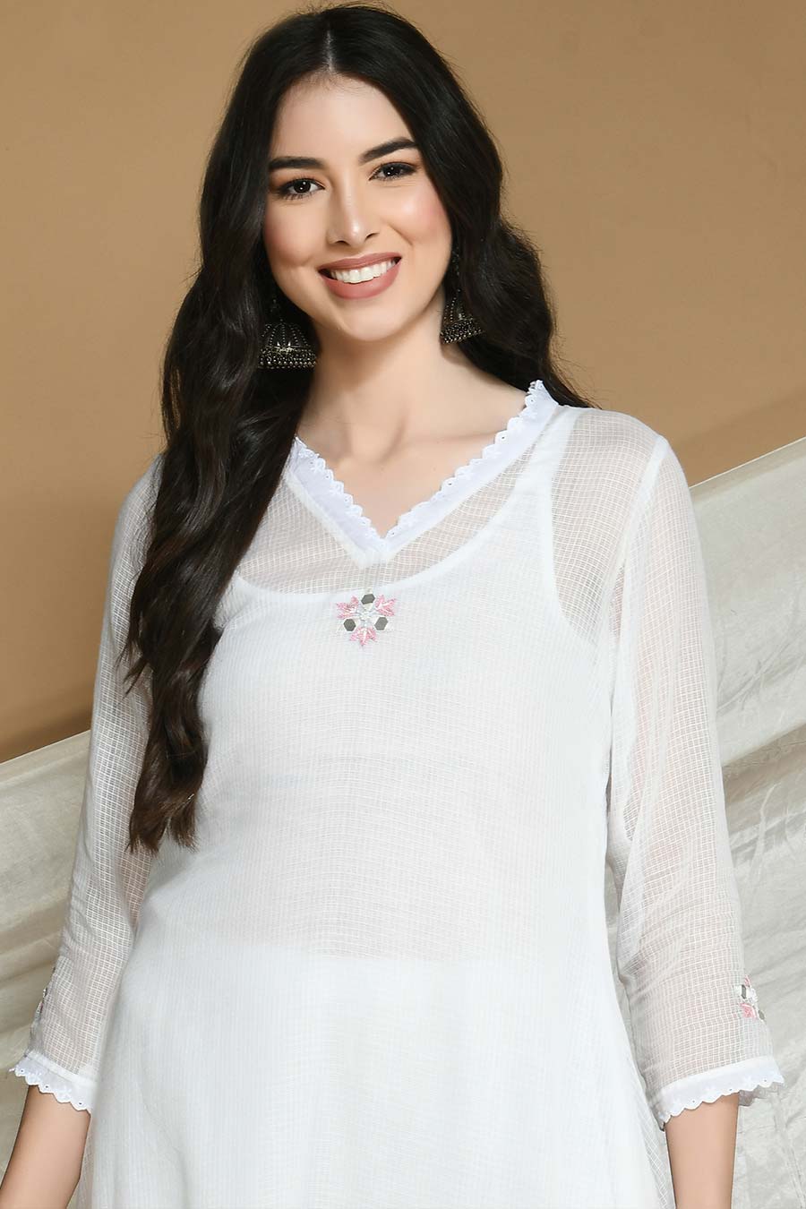 White Kurta Set With Organza Stole