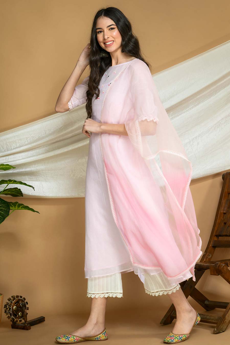 Powder Pink Kurta Set With Organza Stole