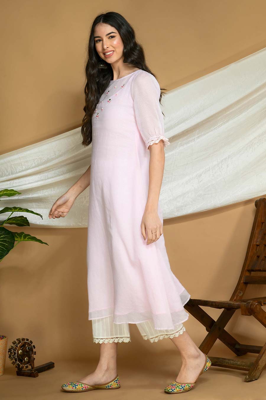 Powder Pink Kurta Set With Organza Stole